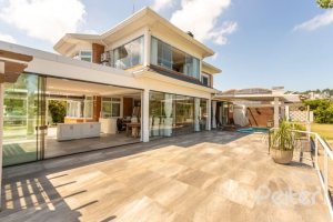 Casa em Condomínio à venda com 550m², 4 dormitórios, 4 suítes, 6 vagas, no bairro Terra Ville em Porto Alegre