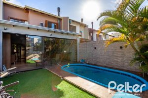 Casa à venda com 145m², 3 dormitórios, 1 suíte, 2 vagas, no bairro Hípica em Porto Alegre