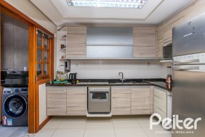 Casa à venda com 145m², 3 dormitórios, 1 suíte, 2 vagas, no bairro Hípica em Porto Alegre