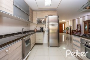 Casa à venda com 145m², 3 dormitórios, 1 suíte, 2 vagas, no bairro Hípica em Porto Alegre