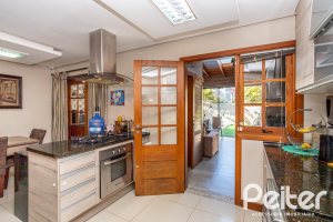 Casa à venda com 145m², 3 dormitórios, 1 suíte, 2 vagas, no bairro Hípica em Porto Alegre