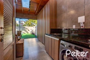 Casa à venda com 145m², 3 dormitórios, 1 suíte, 2 vagas, no bairro Hípica em Porto Alegre