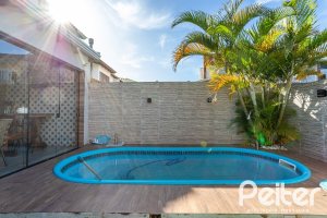 Casa à venda com 145m², 3 dormitórios, 1 suíte, 2 vagas, no bairro Hípica em Porto Alegre