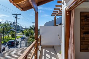 Casa à venda com 145m², 3 dormitórios, 1 suíte, 2 vagas, no bairro Hípica em Porto Alegre