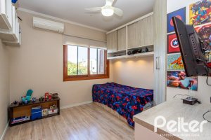 Casa à venda com 145m², 3 dormitórios, 1 suíte, 2 vagas, no bairro Hípica em Porto Alegre