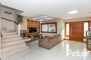 Casa à venda com 145m², 3 dormitórios, 1 suíte, 2 vagas, no bairro Hípica em Porto Alegre