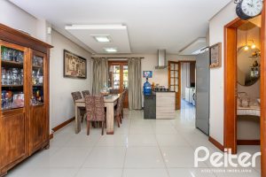 Casa à venda com 145m², 3 dormitórios, 1 suíte, 2 vagas, no bairro Hípica em Porto Alegre