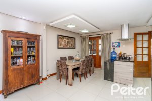 Casa à venda com 145m², 3 dormitórios, 1 suíte, 2 vagas, no bairro Hípica em Porto Alegre