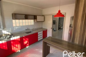 Casa à venda com 223m², 3 dormitórios, 1 suíte, 3 vagas, no bairro Guarujá em Porto Alegre