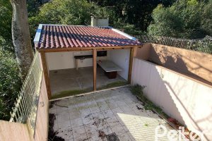 Casa à venda com 223m², 3 dormitórios, 1 suíte, 3 vagas, no bairro Guarujá em Porto Alegre