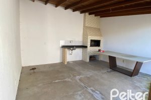 Casa à venda com 223m², 3 dormitórios, 1 suíte, 3 vagas, no bairro Guarujá em Porto Alegre