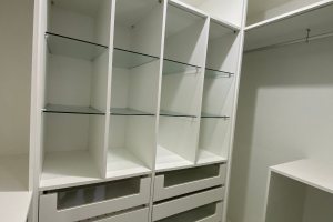 Casa à venda com 223m², 3 dormitórios, 1 suíte, 3 vagas, no bairro Guarujá em Porto Alegre