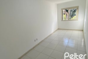 Casa à venda com 223m², 3 dormitórios, 1 suíte, 3 vagas, no bairro Guarujá em Porto Alegre