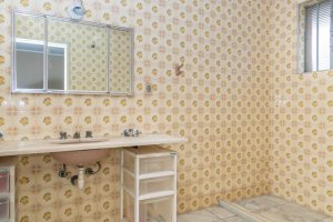 Casa à venda com 349m², 3 dormitórios, 1 suíte, 4 vagas, no bairro Vila Assunção em Porto Alegre