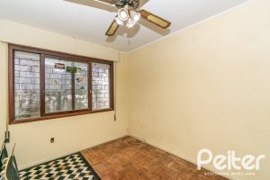 Casa à venda com 349m², 3 dormitórios, 1 suíte, 4 vagas, no bairro Vila Assunção em Porto Alegre