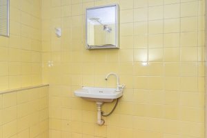 Casa à venda com 349m², 3 dormitórios, 1 suíte, 4 vagas, no bairro Vila Assunção em Porto Alegre