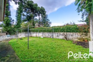 Casa à venda com 349m², 3 dormitórios, 1 suíte, 4 vagas, no bairro Vila Assunção em Porto Alegre