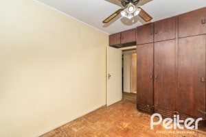 Casa à venda com 349m², 3 dormitórios, 1 suíte, 4 vagas, no bairro Vila Assunção em Porto Alegre