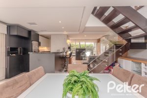 Casa em Condomínio à venda com 194m², 3 dormitórios, 3 suítes, 4 vagas, no bairro Ipanema em PORTO ALEGRE