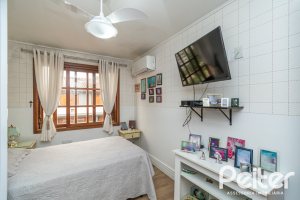 Casa em Condomínio à venda com 185m², 3 dormitórios, 1 suíte, 3 vagas, no bairro Tristeza em Porto Alegre