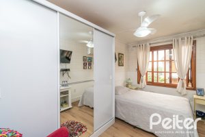 Casa em Condomínio à venda com 185m², 3 dormitórios, 1 suíte, 3 vagas, no bairro Tristeza em Porto Alegre