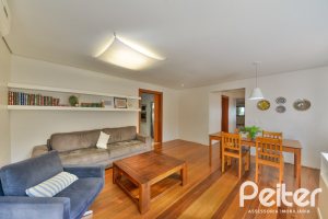 Casa à venda com 420m², 4 dormitórios, 3 suítes, 6 vagas, no bairro Vila Conceição em Porto Alegre