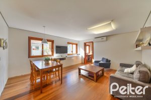 Casa à venda com 420m², 4 dormitórios, 3 suítes, 6 vagas, no bairro Vila Conceição em Porto Alegre