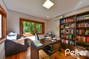 Casa à venda com 420m², 4 dormitórios, 3 suítes, 6 vagas, no bairro Vila Conceição em Porto Alegre