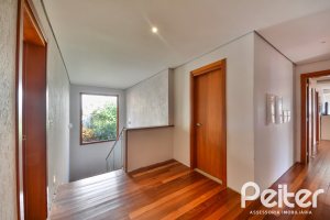 Casa à venda com 420m², 4 dormitórios, 3 suítes, 6 vagas, no bairro Vila Conceição em Porto Alegre