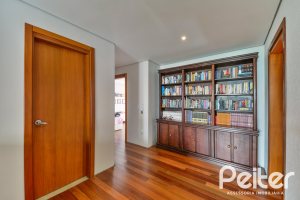 Casa à venda com 420m², 4 dormitórios, 3 suítes, 6 vagas, no bairro Vila Conceição em Porto Alegre