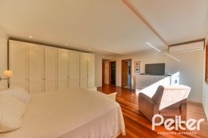 Casa à venda com 420m², 4 dormitórios, 3 suítes, 6 vagas, no bairro Vila Conceição em Porto Alegre