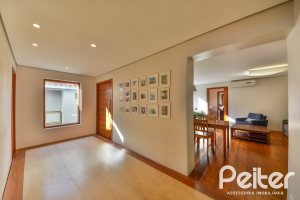 Casa à venda com 420m², 4 dormitórios, 3 suítes, 6 vagas, no bairro Vila Conceição em Porto Alegre