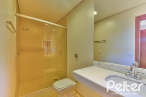 Casa à venda com 420m², 4 dormitórios, 3 suítes, 6 vagas, no bairro Vila Conceição em Porto Alegre