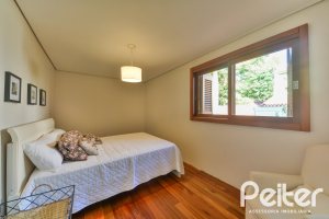 Casa à venda com 420m², 4 dormitórios, 3 suítes, 6 vagas, no bairro Vila Conceição em Porto Alegre