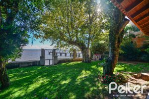 Casa à venda com 420m², 4 dormitórios, 3 suítes, 6 vagas, no bairro Vila Conceição em Porto Alegre