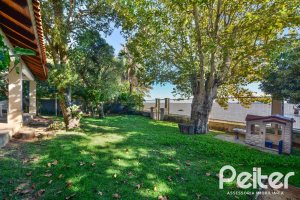 Casa à venda com 420m², 4 dormitórios, 3 suítes, 6 vagas, no bairro Vila Conceição em Porto Alegre