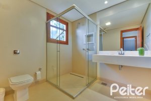 Casa à venda com 420m², 4 dormitórios, 3 suítes, 6 vagas, no bairro Vila Conceição em Porto Alegre