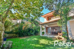 Casa à venda com 420m², 4 dormitórios, 3 suítes, 6 vagas, no bairro Vila Conceição em Porto Alegre