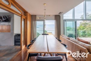 Casa à venda com 463m², 5 dormitórios, 1 suíte, 6 vagas, no bairro Vila Conceição em Porto Alegre