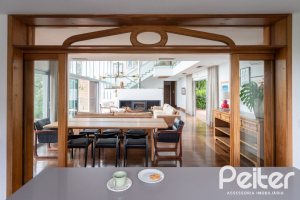 Casa à venda com 463m², 5 dormitórios, 1 suíte, 6 vagas, no bairro Vila Conceição em Porto Alegre