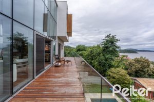 Casa à venda com 463m², 5 dormitórios, 1 suíte, 6 vagas, no bairro Vila Conceição em Porto Alegre