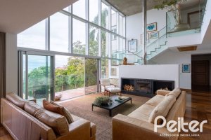 Casa à venda com 463m², 5 dormitórios, 1 suíte, 6 vagas, no bairro Vila Conceição em Porto Alegre