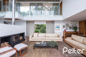 Casa à venda com 463m², 5 dormitórios, 1 suíte, 6 vagas, no bairro Vila Conceição em Porto Alegre