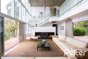 Casa à venda com 463m², 5 dormitórios, 1 suíte, 6 vagas, no bairro Vila Conceição em Porto Alegre