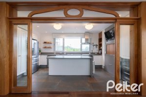 Casa à venda com 463m², 5 dormitórios, 1 suíte, 6 vagas, no bairro Vila Conceição em Porto Alegre