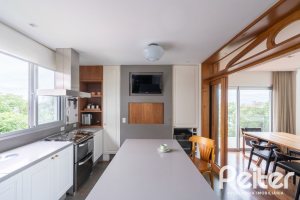 Casa à venda com 463m², 5 dormitórios, 1 suíte, 6 vagas, no bairro Vila Conceição em Porto Alegre