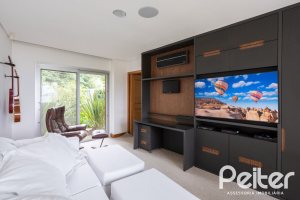 Casa à venda com 463m², 5 dormitórios, 1 suíte, 6 vagas, no bairro Vila Conceição em Porto Alegre