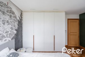 Casa à venda com 463m², 5 dormitórios, 1 suíte, 6 vagas, no bairro Vila Conceição em Porto Alegre