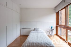 Casa à venda com 463m², 5 dormitórios, 1 suíte, 6 vagas, no bairro Vila Conceição em Porto Alegre