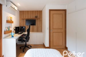 Casa à venda com 463m², 5 dormitórios, 1 suíte, 6 vagas, no bairro Vila Conceição em Porto Alegre